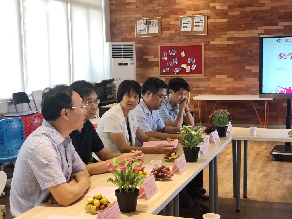 (△各学院代表、学生处、港澳台办领导发言)