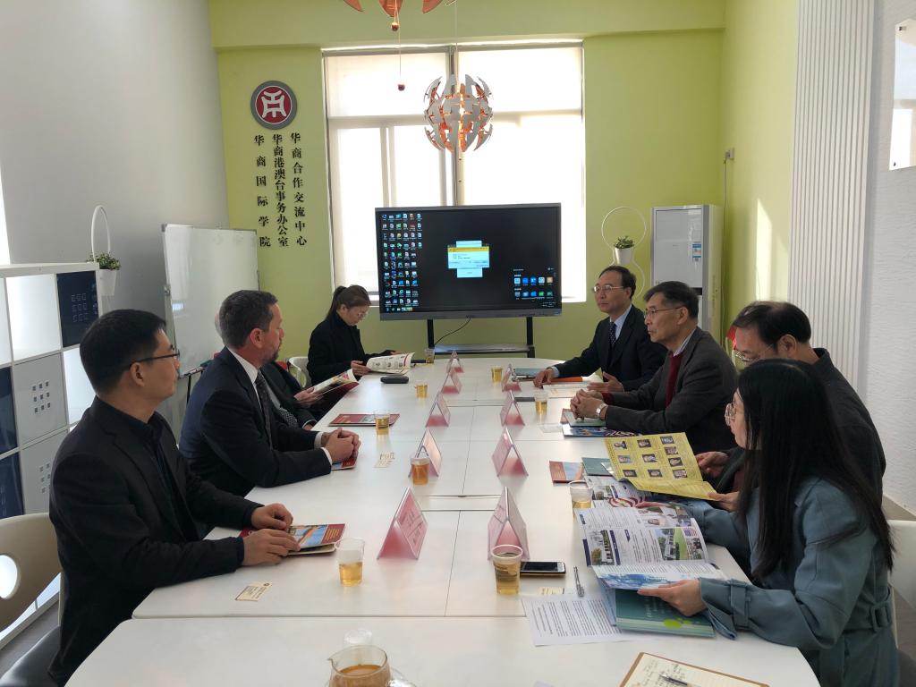 (两校代表深入交流)